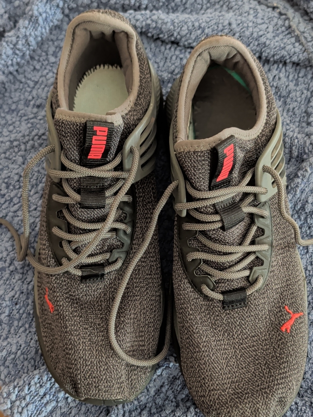 Puma Men’s Grey Knit Sneakers with Red Logo Accents